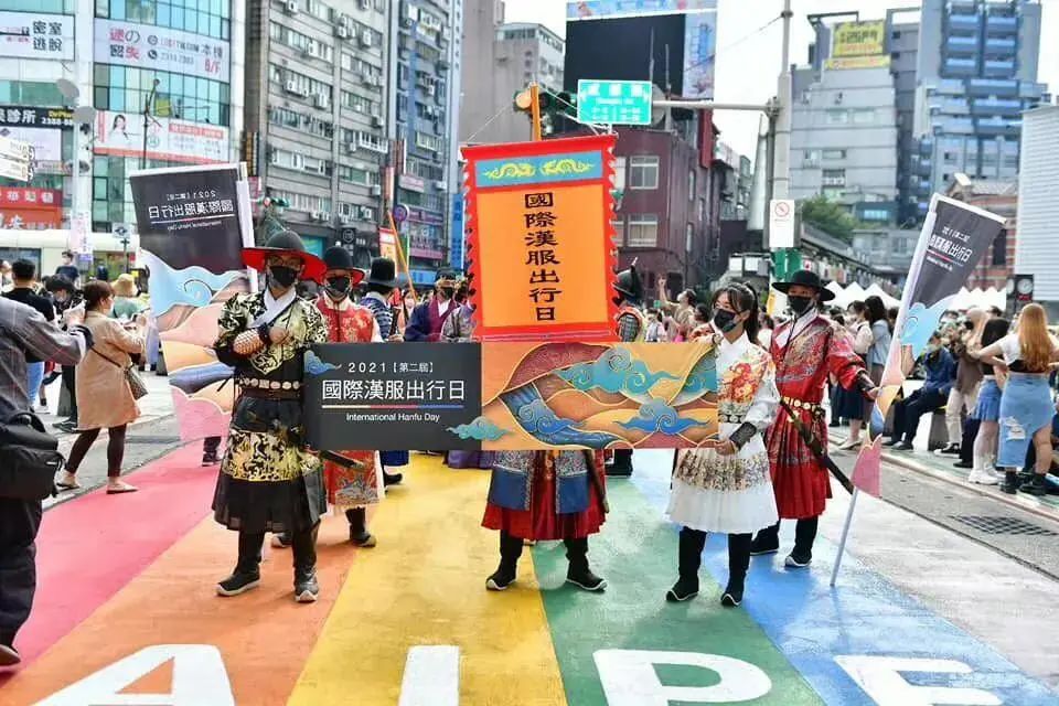 第二届“国际汉服出行日”在台北西门町盛大举行 第二届“国际汉服出行日”在台北西门町盛大举行