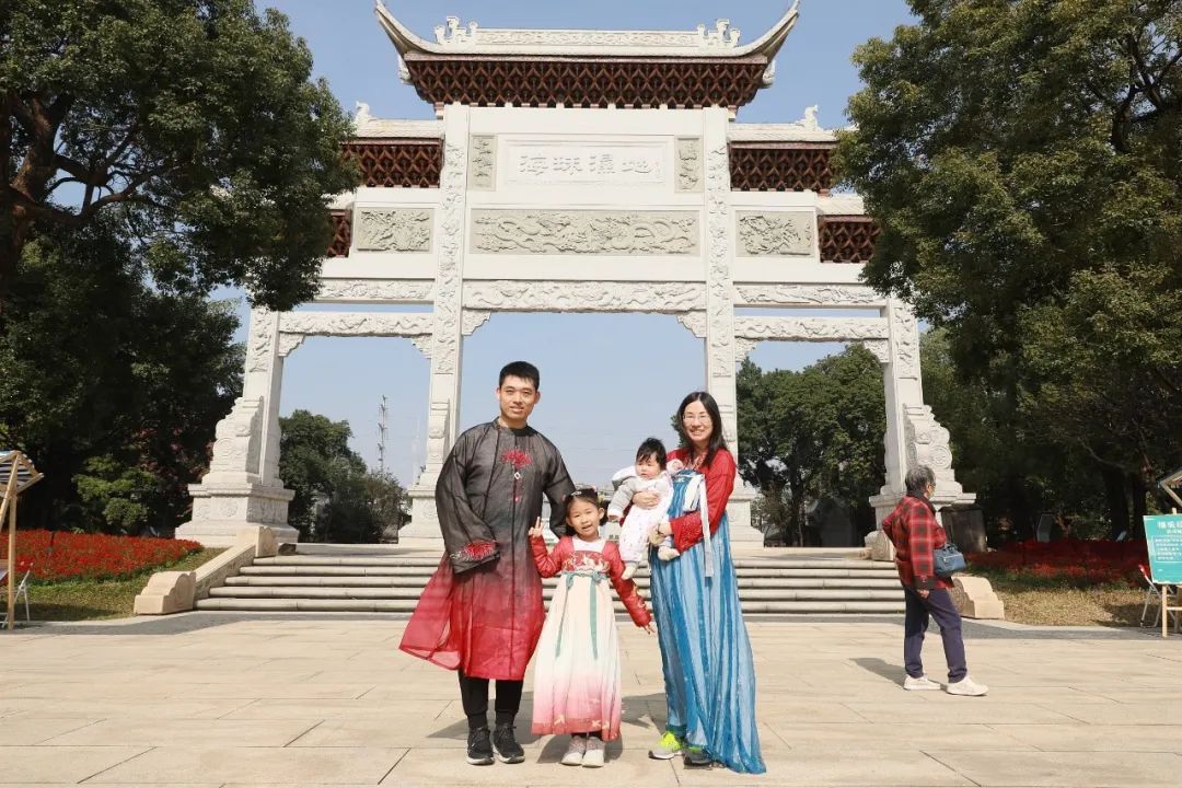 穿汉服游湿地，捐福袋过冬至