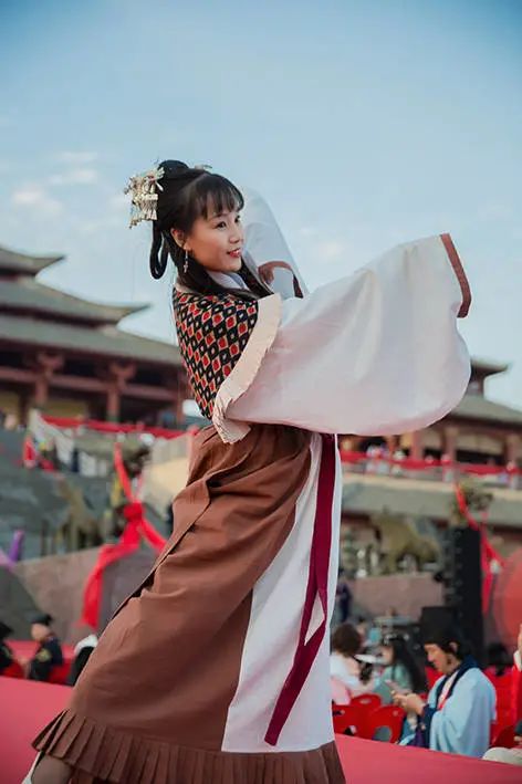 宽袍大袖才叫汉服?你需要补补知识啦~ 宽袍大袖才叫汉服?你需要补补知识啦~