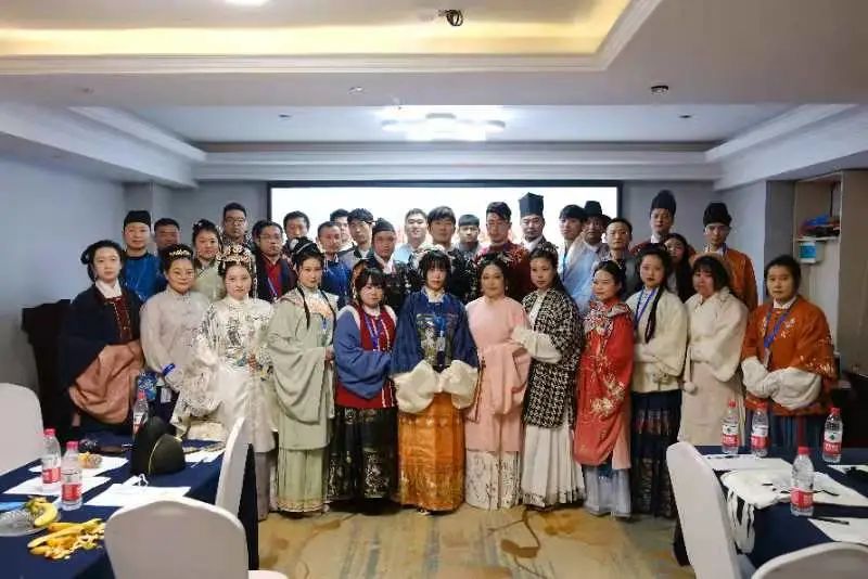 河南省服装行业协会汉服专业委员会2021年度庆典如期召开 河南省服装行业协会汉服专业委员会2021年度庆典如期召开