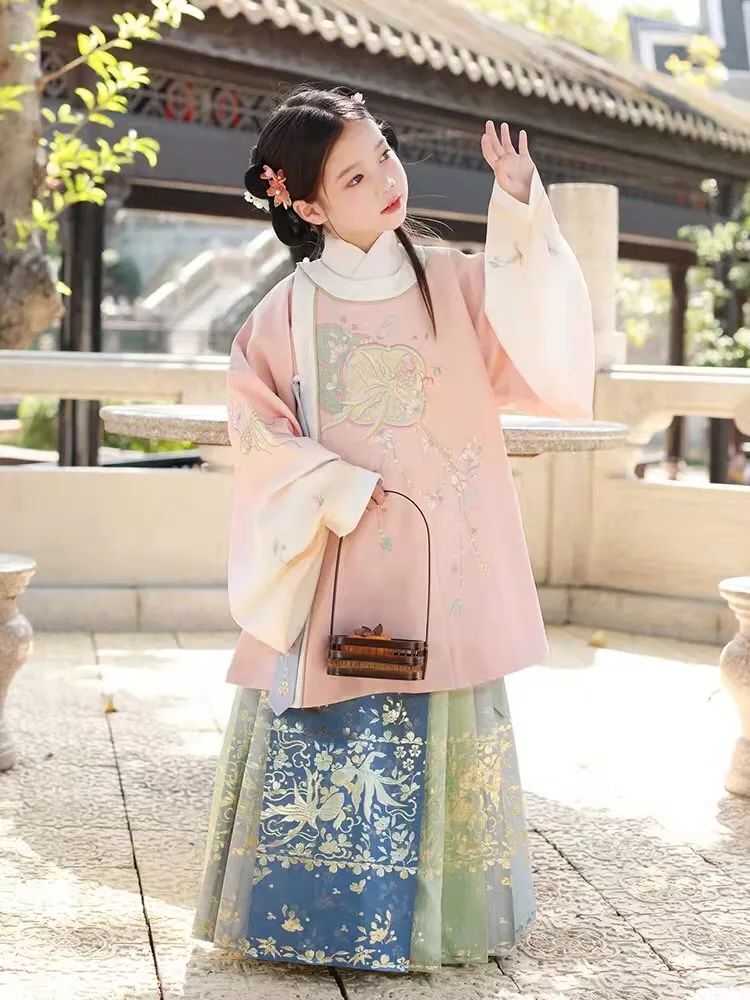 儿童汉服兴起!下一个汉服风口或许会是童装? 儿童汉服兴起!下一个汉服风口或许会是童装?