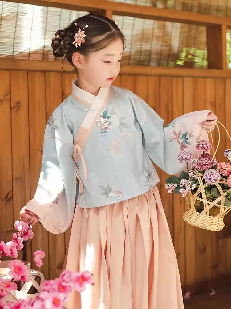 儿童汉服兴起!下一个汉服风口或许会是童装? 儿童汉服兴起!下一个汉服风口或许会是童装?