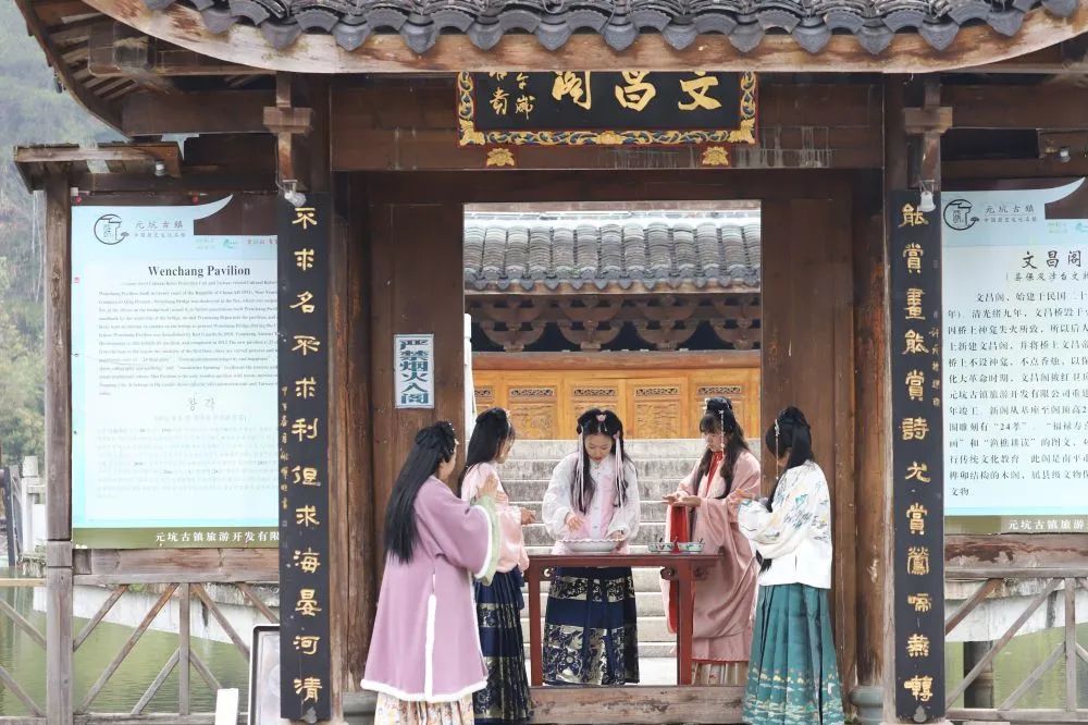 着汉服 贺冬至