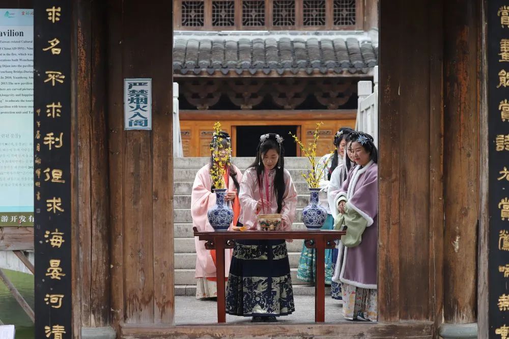 着汉服 贺冬至