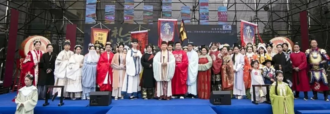 首届“羽裳华服——同袍会中原”暨郑州市服装协会汉服专业委员会年会 将于2022年1月9日举办 首届“羽裳华服——同袍会中原”暨郑州市服装协会汉服专业委员会年会 将于2022年1月9日举办