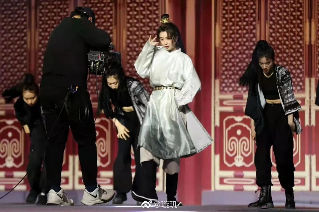 璇玑说：关于《国风遇见新春》以及汉服的一些感慨（内含阿罗口罩链接）