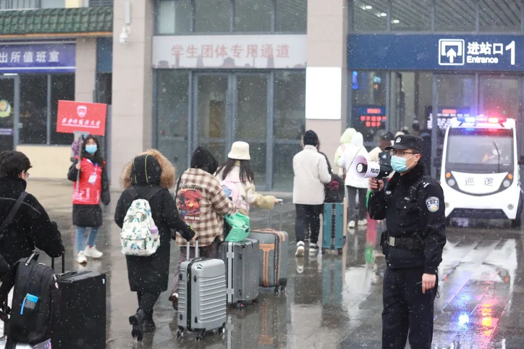 来了!新闻早班车 来了!新闻早班车