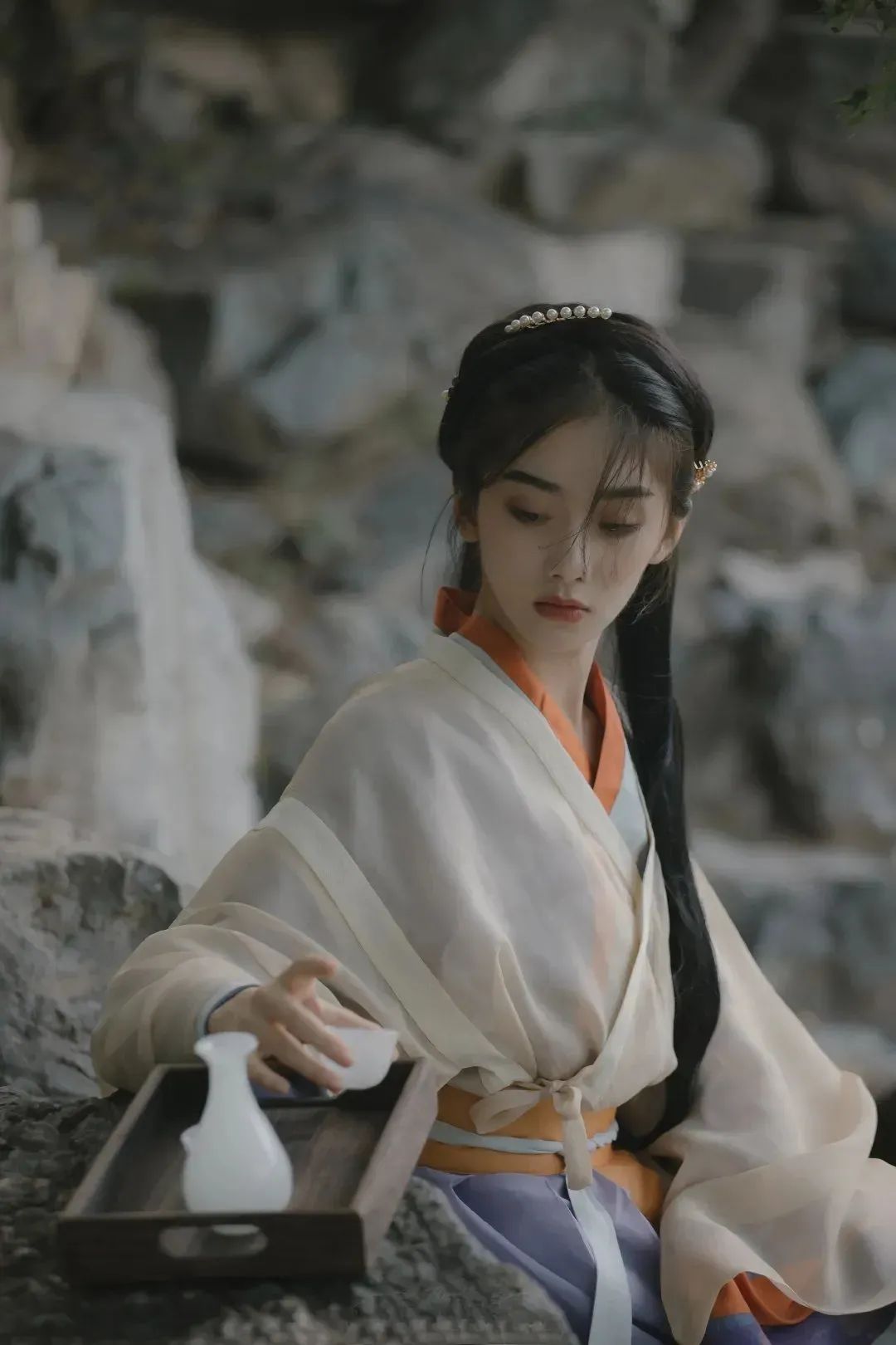 汉服颂 | 荏苒光阴烟一缕，梅花枝上几回春