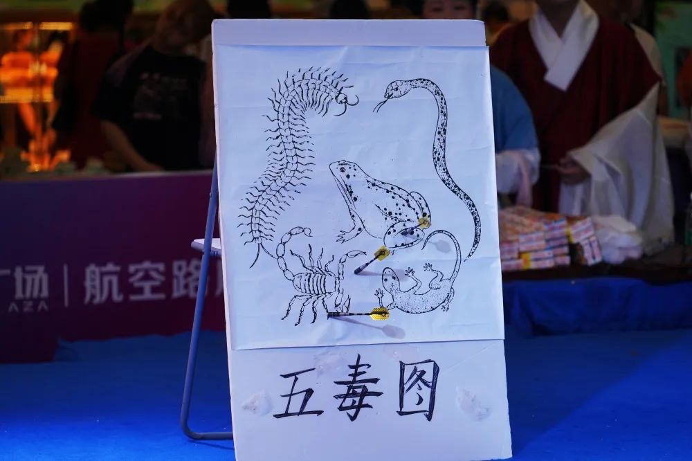 让我们一起向未来——襄阳华楚汉服社2022年新年贺词