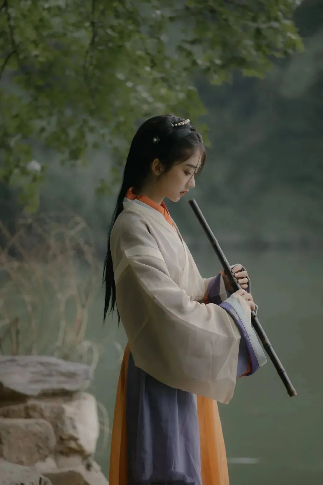 汉服颂 | 荏苒光阴烟一缕，梅花枝上几回春