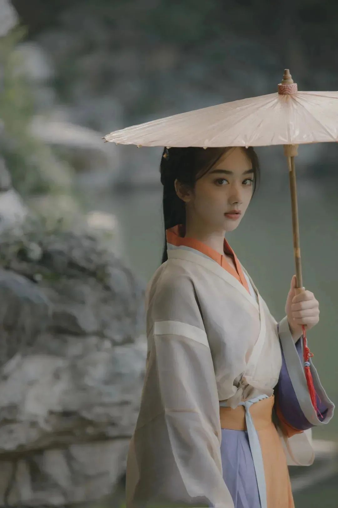 汉服颂 | 荏苒光阴烟一缕，梅花枝上几回春
