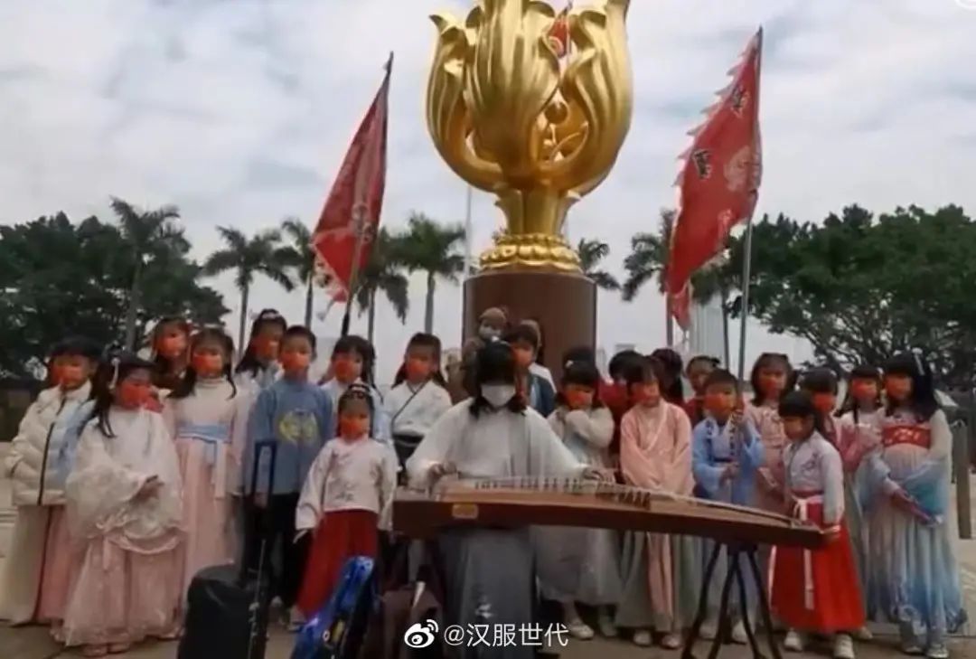 华夏传承爱国团体举行汉服巡游活动