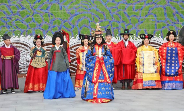 美国杂志科普汉服后，韩国却做出荒唐的举动，连日本都看不下去了