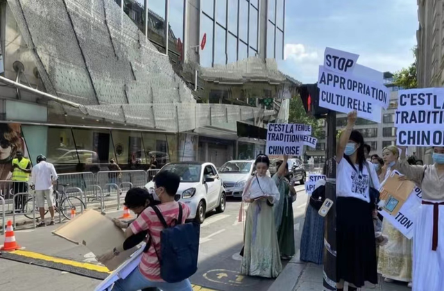 热搜，有人捣乱破坏，Dior直播间，海外舆论发酵#中国留学生抗议迪奥文化挪用#