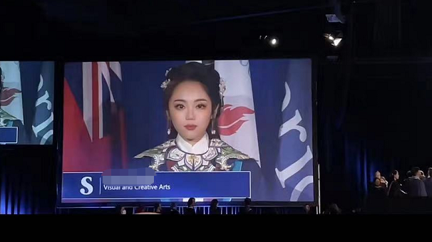 中国留学生穿华服亮相毕业典礼！他们走进世界舞台的方式太惊艳了