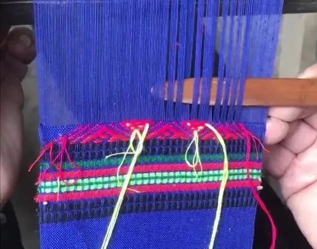 中国留学生穿华服亮相毕业典礼！他们走进世界舞台的方式太惊艳了