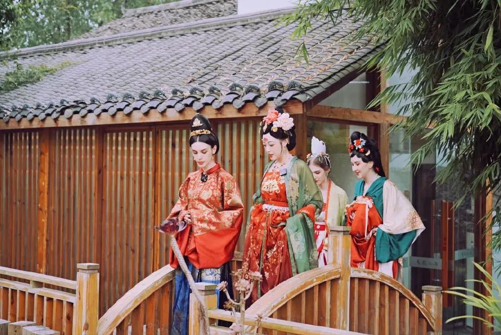 央视频文创短片《这些都是中国的》：外国友人沉浸式体验传统文化
