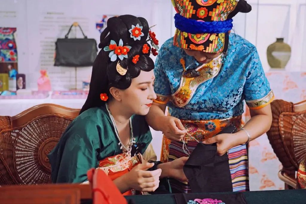 央视频文创短片《这些都是中国的》：外国友人沉浸式体验传统文化