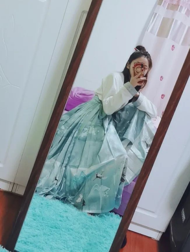 马面裙出海丨披我汉衫,着我华裳,与子偕行 马面裙出海丨披我汉衫,着我华裳,与子偕行
