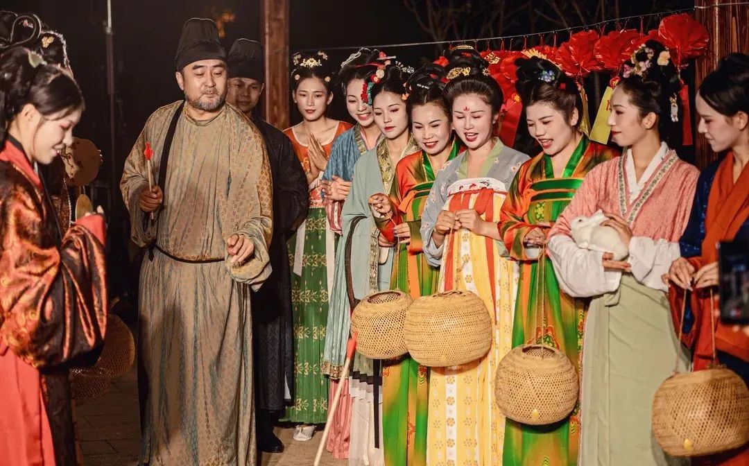 各地中秋汉服活动盘点！沉浸式体验中国传统文化盛宴！