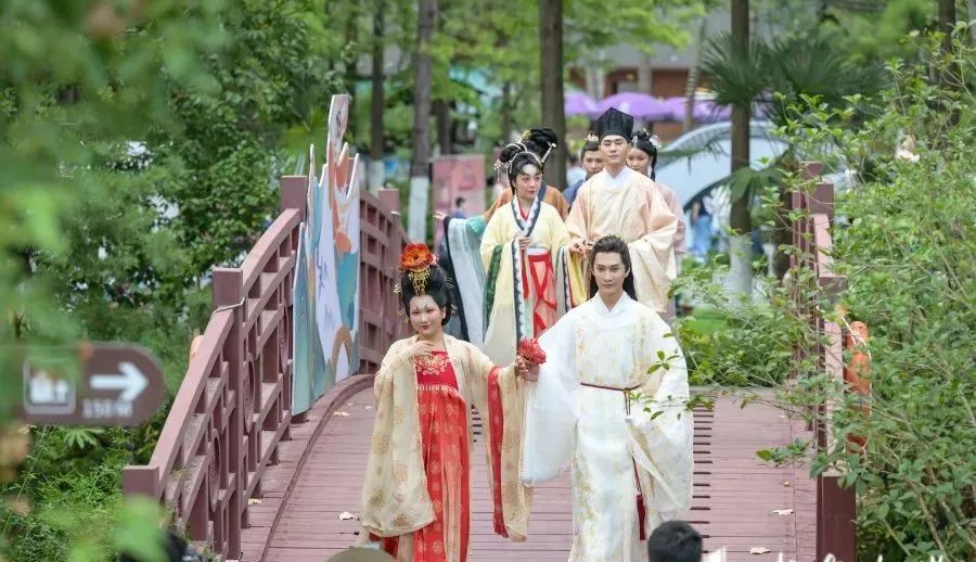 各地中秋汉服活动盘点！沉浸式体验中国传统文化盛宴！