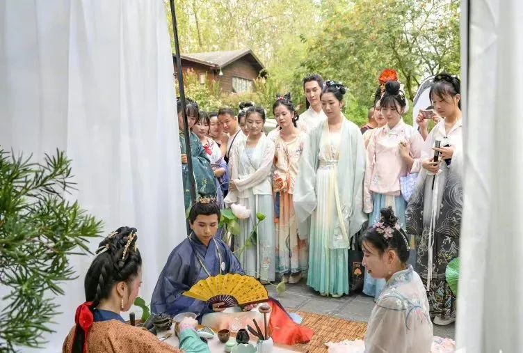 各地中秋汉服活动盘点！沉浸式体验中国传统文化盛宴！