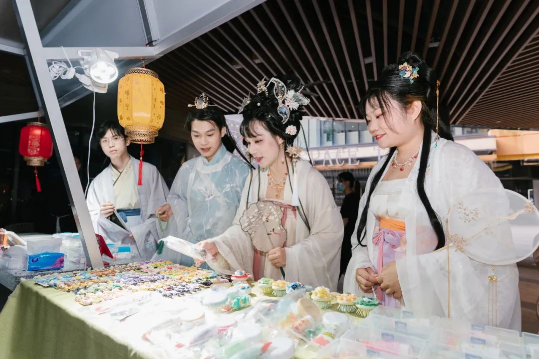 活动报导|回顾中秋节合景·悠方(广州知识城)汉服文化宣传活动 活动报导|回顾中秋节合景·悠方(广州知识城)汉服文化宣传活动