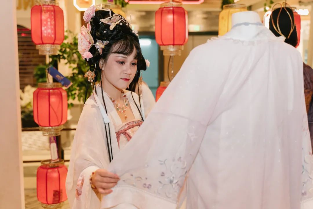活动报导|回顾中秋节合景·悠方(广州知识城)汉服文化宣传活动 活动报导|回顾中秋节合景·悠方(广州知识城)汉服文化宣传活动