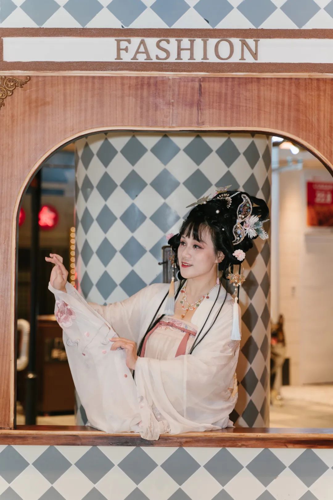 活动报导|回顾中秋节合景·悠方(广州知识城)汉服文化宣传活动 活动报导|回顾中秋节合景·悠方(广州知识城)汉服文化宣传活动