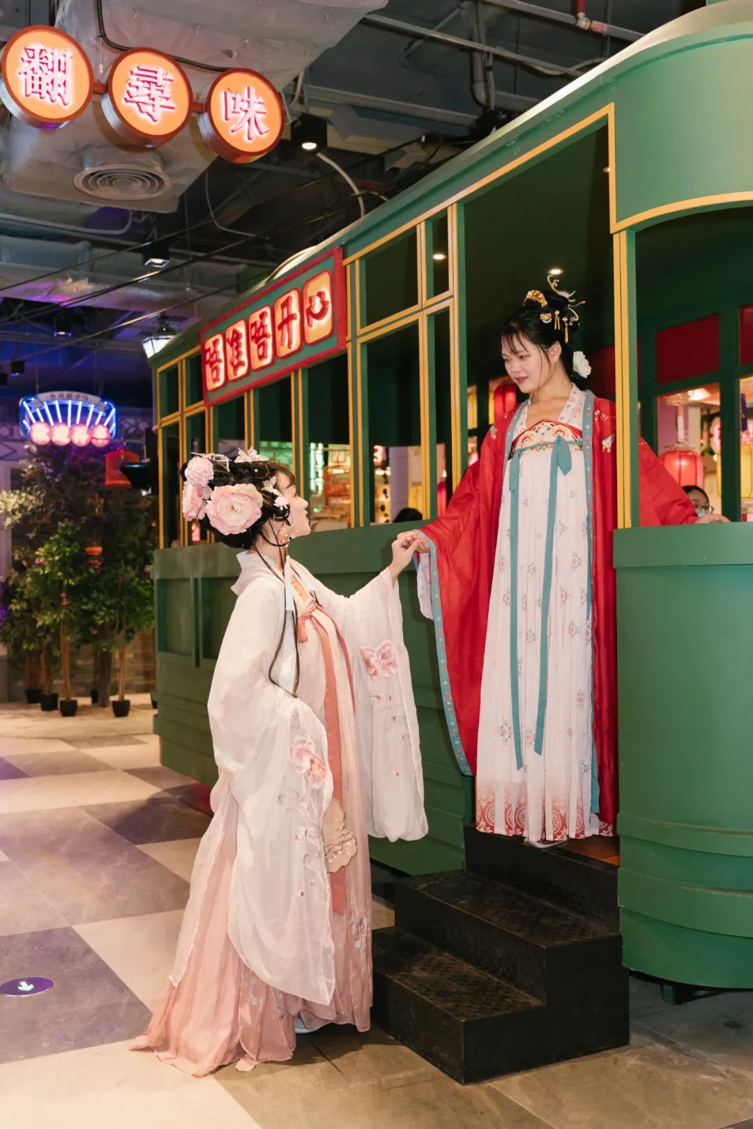 活动报导|回顾中秋节合景·悠方(广州知识城)汉服文化宣传活动 活动报导|回顾中秋节合景·悠方(广州知识城)汉服文化宣传活动