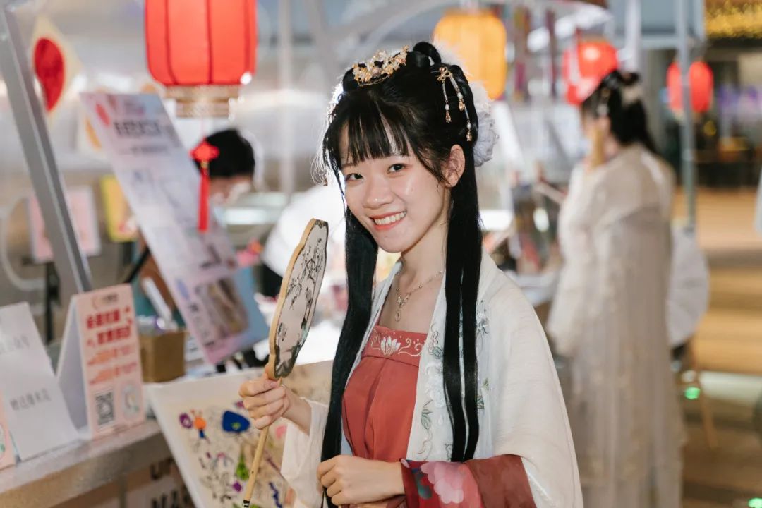 活动报导|回顾中秋节合景·悠方(广州知识城)汉服文化宣传活动 活动报导|回顾中秋节合景·悠方(广州知识城)汉服文化宣传活动
