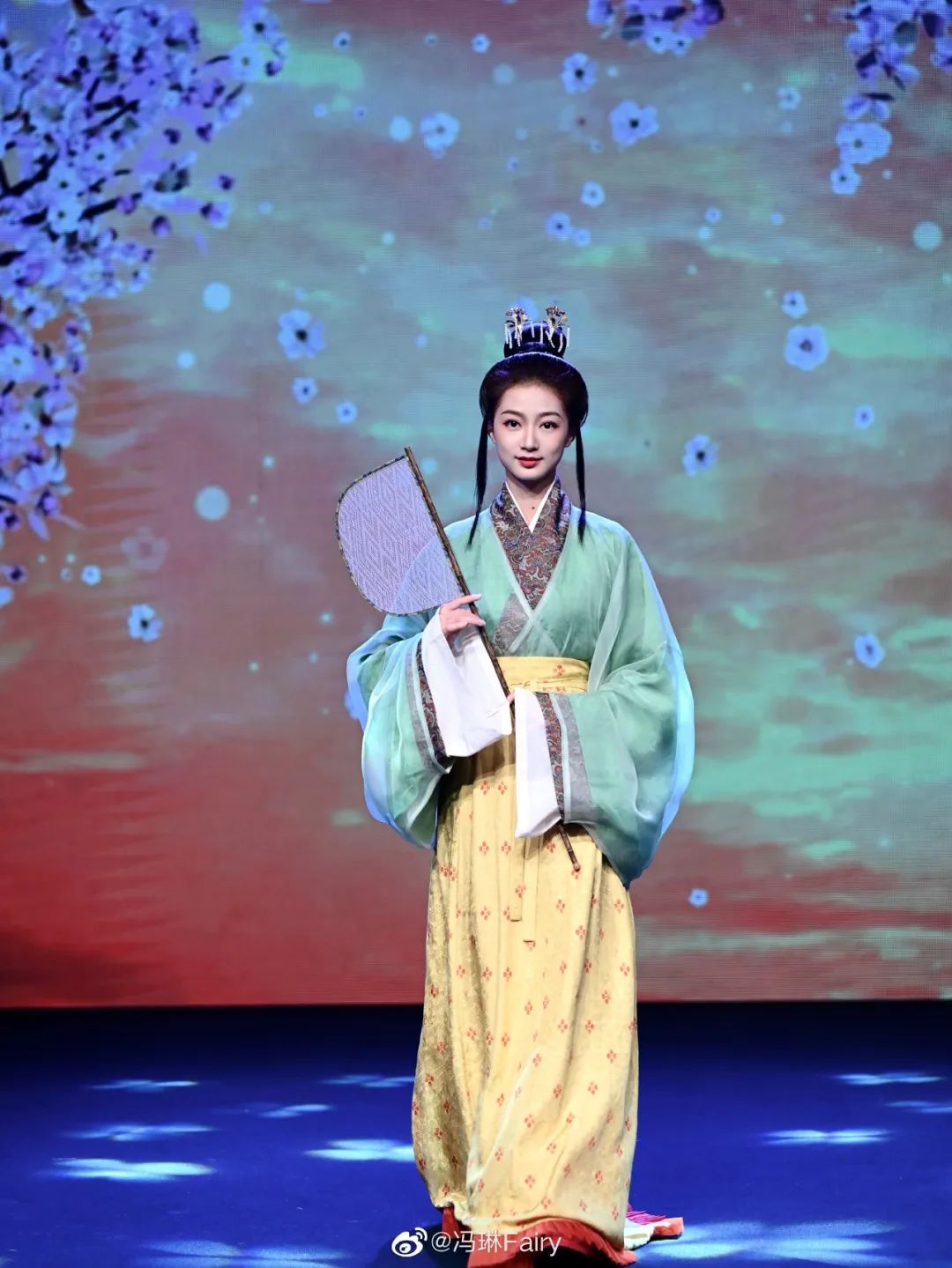 东方卫视《何以中国》上演装束复原汉服秀