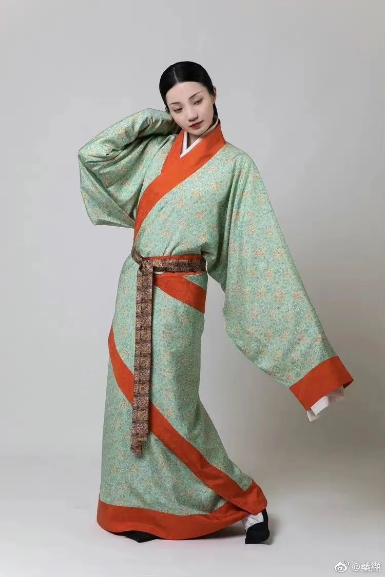 东方卫视《何以中国》上演装束复原汉服秀
