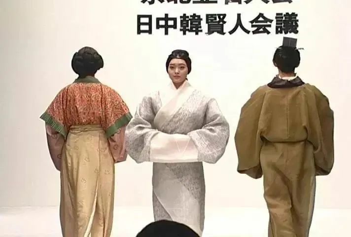 东方卫视《何以中国》上演装束复原汉服秀