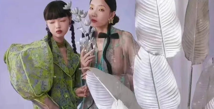 Dior版马面裙带来的思考——“传统”与“时尚”的克里纳门 Dior版马面裙带来的思考——“传统”与“时尚”的克里纳门