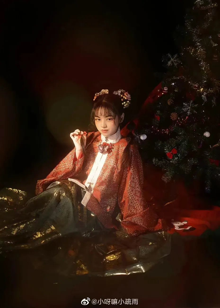 盘点|当汉服遇到圣诞节,文化交融的背后是文化自信 盘点|当汉服遇到圣诞节,文化交融的背后是文化自信