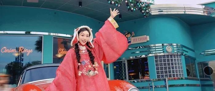 汉服仕女||穿兔兔新年战衣去环球过圣诞是什么体验?