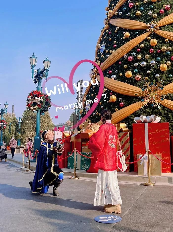 汉服仕女||穿兔兔新年战衣去环球过圣诞是什么体验? 汉服仕女||穿兔兔新年战衣去环球过圣诞是什么体验?