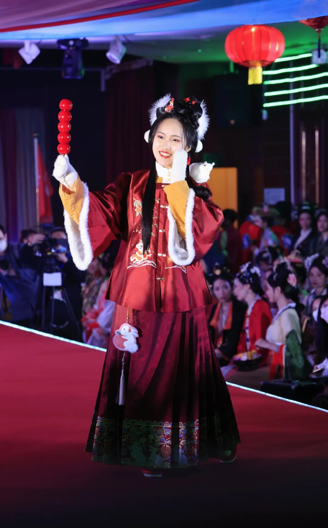 （圖集）香港元宵夜 | 首辦雲賞衣裳漢服大賽！特別規定：不接受這兩國元素……