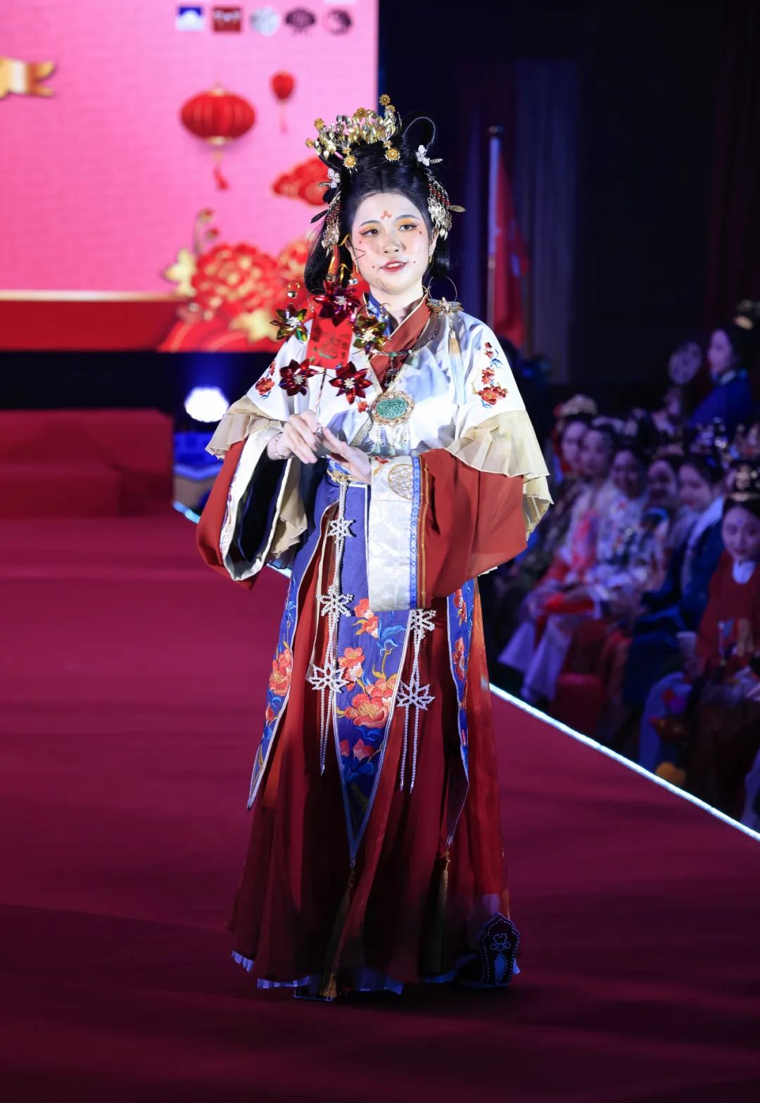 （圖集）香港元宵夜 | 首辦雲賞衣裳漢服大賽！特別規定：不接受這兩國元素……