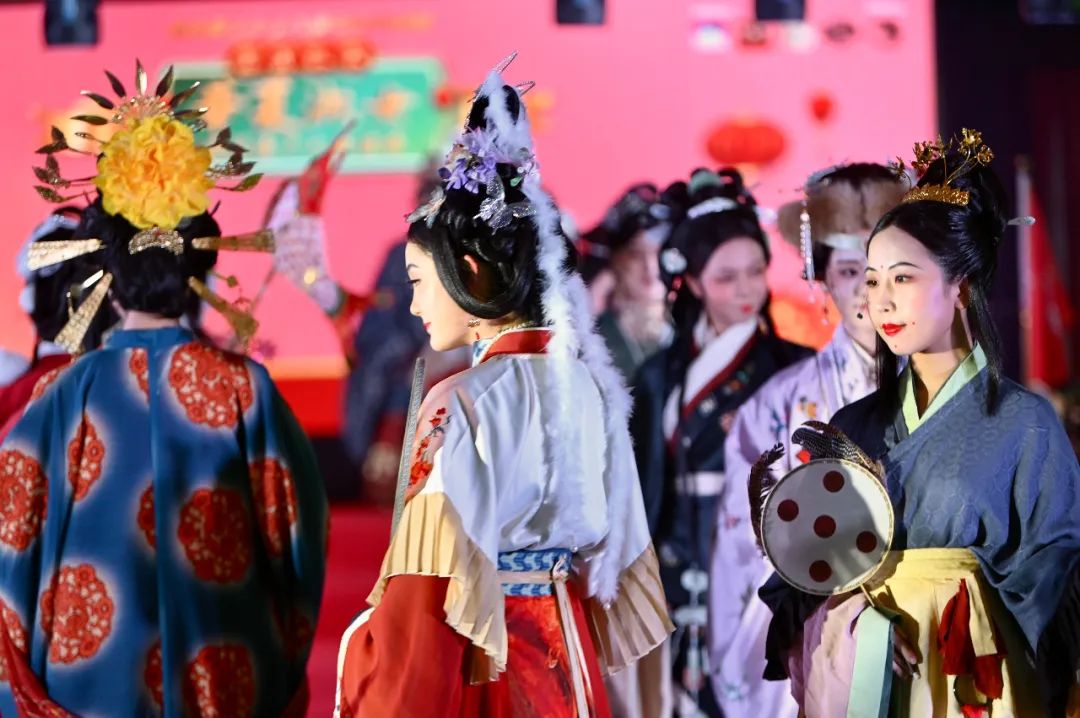 （圖集）香港元宵夜 | 首辦雲賞衣裳漢服大賽！特別規定：不接受這兩國元素……