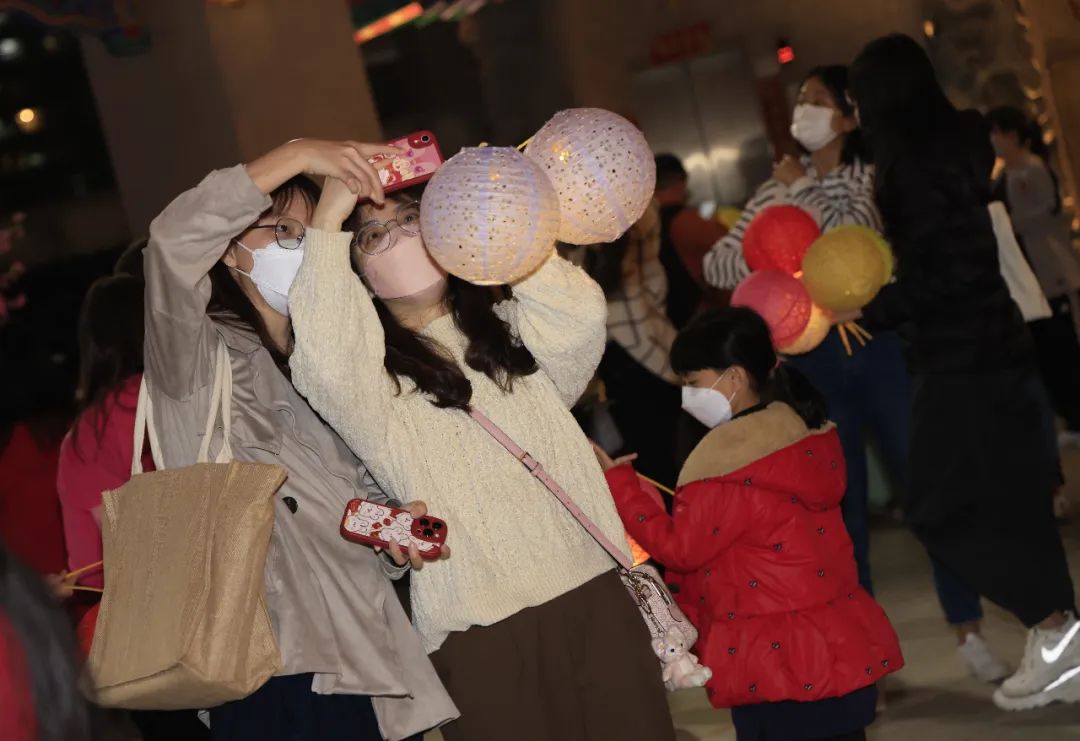 （圖集）香港元宵夜 | 首辦雲賞衣裳漢服大賽！特別規定：不接受這兩國元素……