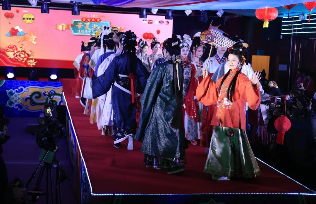 （圖集）香港元宵夜 | 首辦雲賞衣裳漢服大賽！特別規定：不接受這兩國元素……