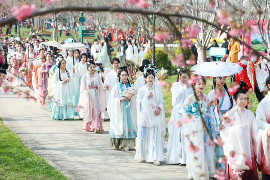 本周穿汉服免费入园：2023年春季多地景点开展穿汉服免费入园活动（二）