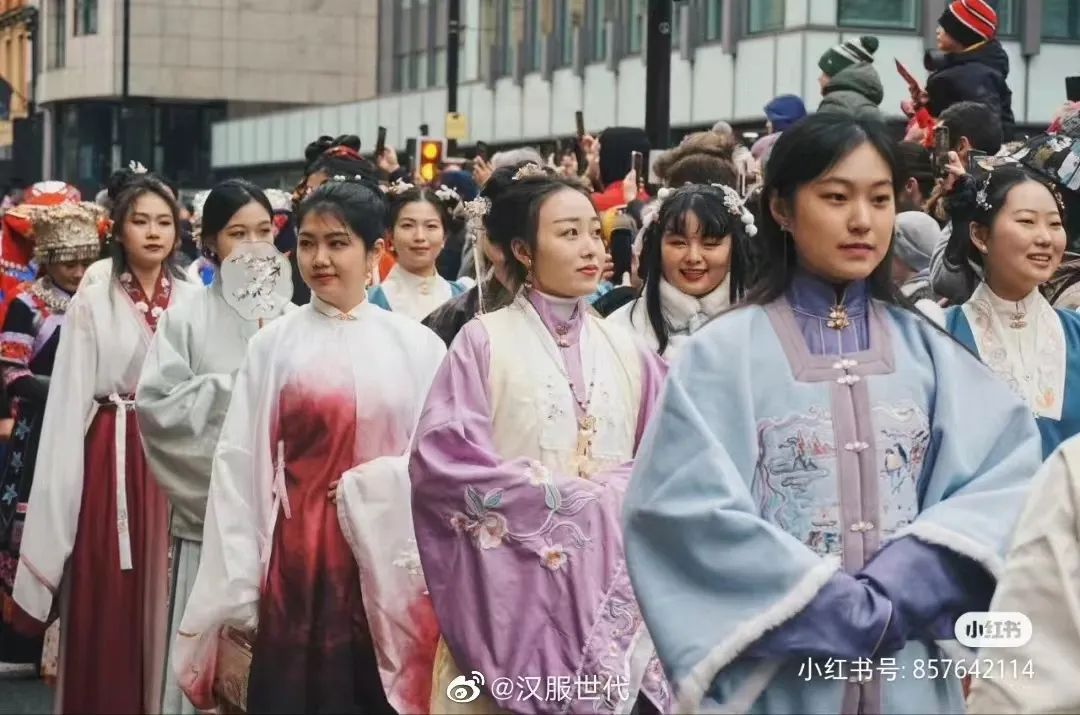 汉服海外大揭秘:汉服之美无国界! 汉服海外大揭秘:汉服之美无国界!
