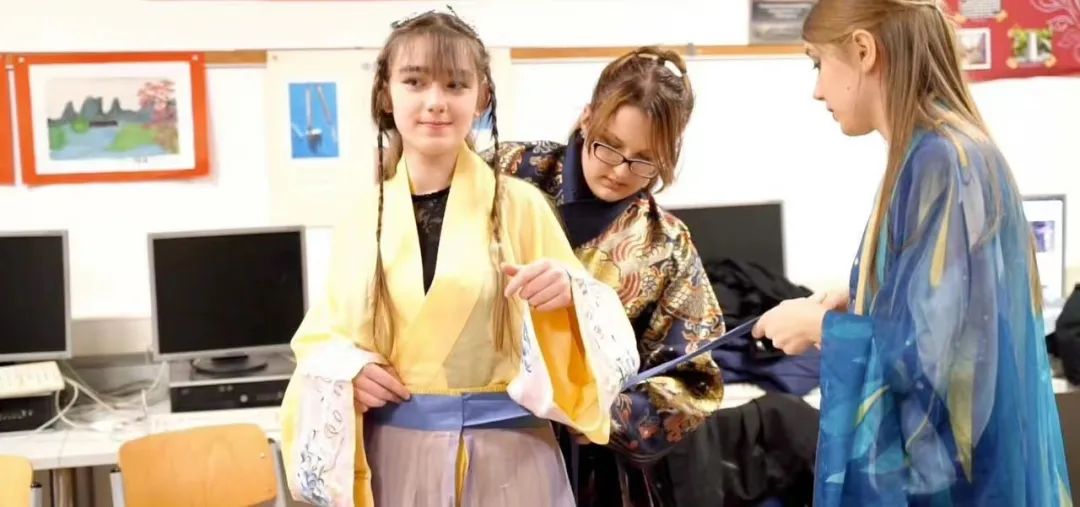 汉服海外大揭秘:汉服之美无国界! 汉服海外大揭秘:汉服之美无国界!
