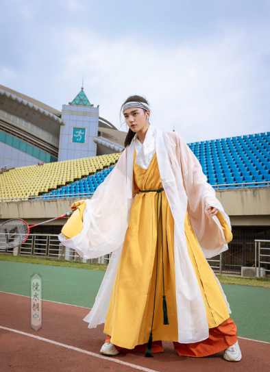 在学校拍汉服！我是校园里最靓的崽~