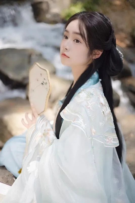 汉服颂 | 复看江楼归紫燕,谁同诗客惜琼花 汉服颂 | 复看江楼归紫燕,谁同诗客惜琼花
