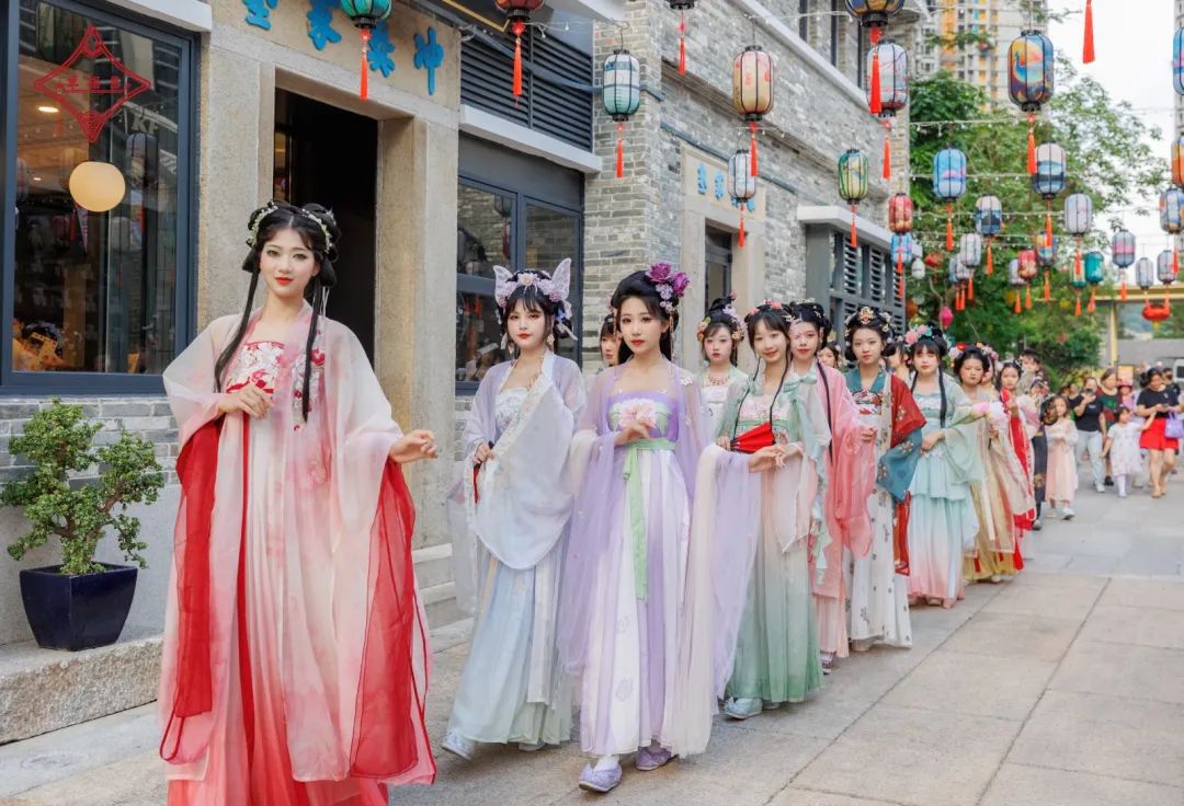 活动分享|黄埔文冲幸福里汉服巡游美图来袭,汉风雅韵迎浓情端午 活动分享|黄埔文冲幸福里汉服巡游美图来袭,汉风雅韵迎浓情端午