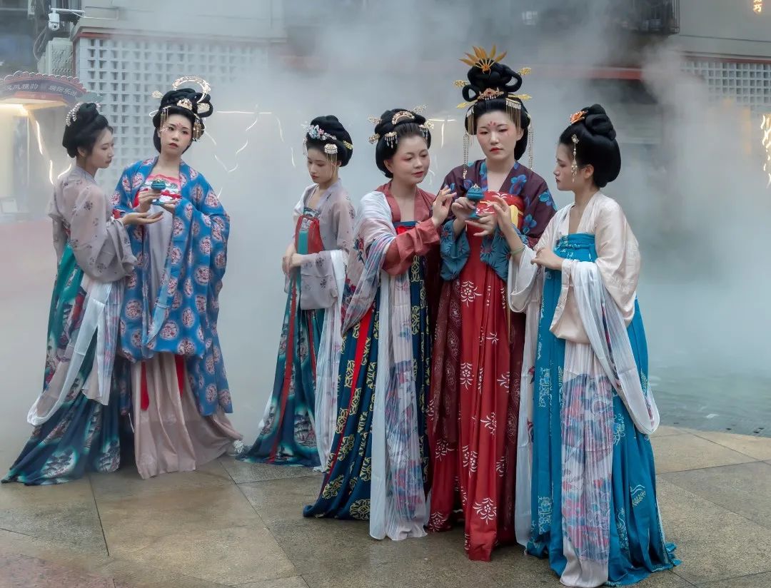 美爆了!“双城·国潮”汉服华丽大秀玩转端午 美爆了!“双城·国潮”汉服华丽大秀玩转端午